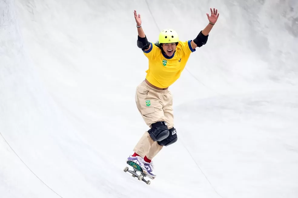 Raicca Ventura é campeã mundial de skate park em Roma