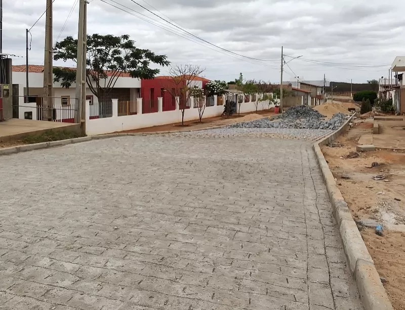 Prefeitura de Quixaba inicia pavimentação do conjunto habitacional Eduardo Pereira