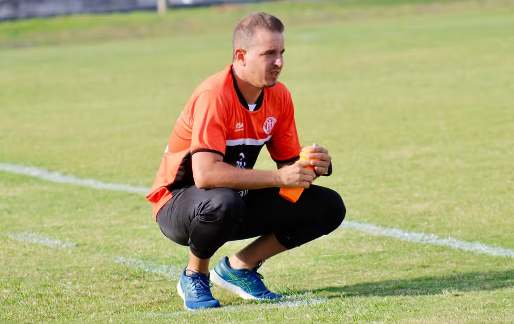 Esporte de Patos é vice-campeão da 2ª divisão de forma invicta, e técnico exalta o trabalho do time