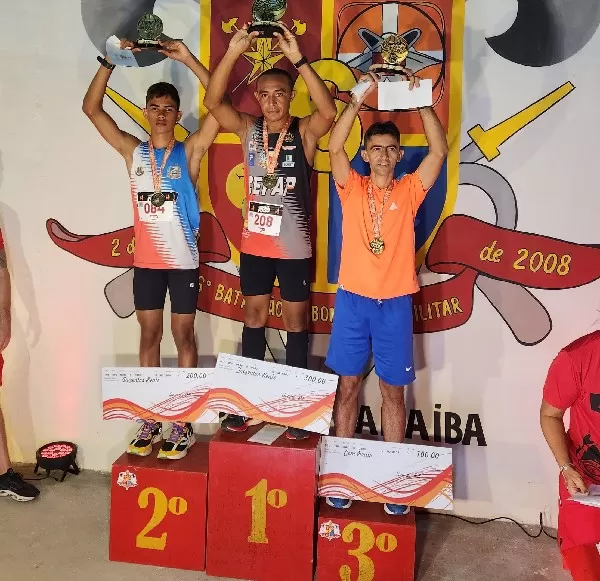 Com apoio da prefeitura: atleta de Bom Jesus conquista 3º lugar na tradicional “Corrida do Fogo” em Sousa