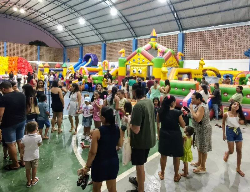 Com brincadeiras, doces e muita música, Prefeitura de Quixaba realiza festa das crianças para todo município