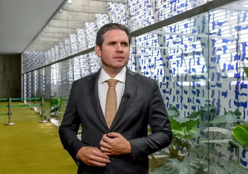 União Brasil “rifa” candidatura de Elmar e caminha para apoio a Hugo Motta