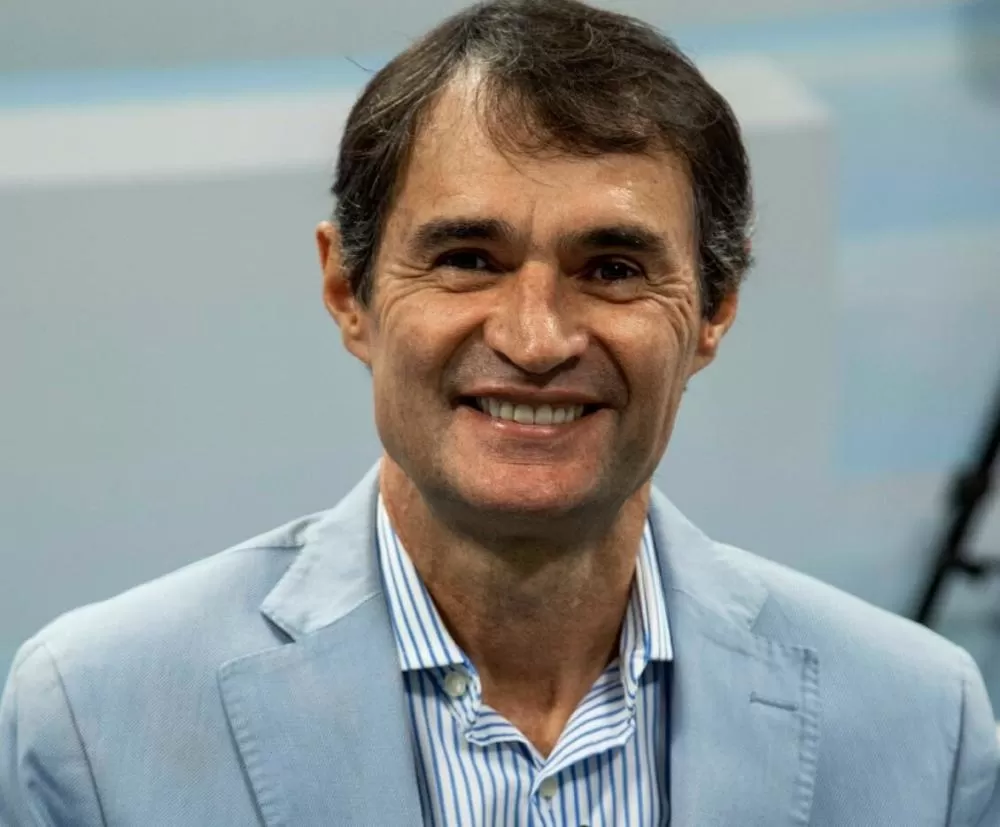 Romero Rodrigues rebate cobranças sobre candidatura e critica pressa na definição