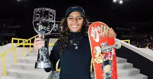 Na última curva, Rayssa Leal brilha e conquista o topo do pódio em Tóquio