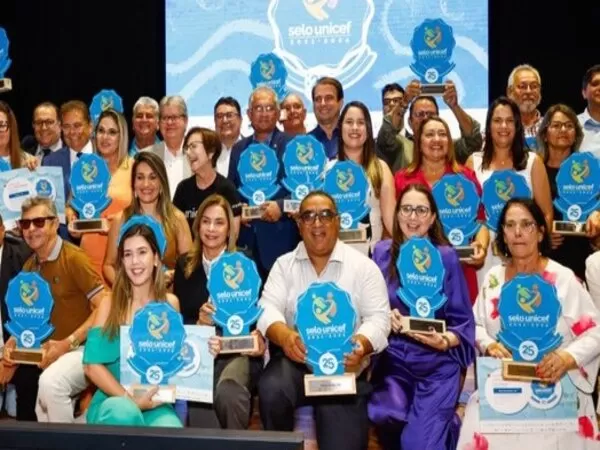 Prefeita de Bom Jesus, Denise Bayma e comitiva, participam solenidade de certificação e entrega dos troféus do Selo Unicef