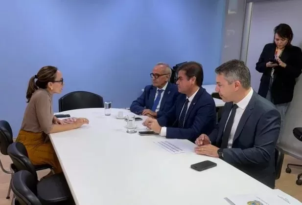 Prefeito Cícero Lucena busca destravar recursos para educação em Brasília