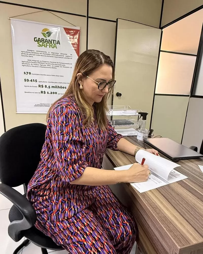 Prefeita de Bom Jesus assina Termo de Adesão ao Garantia Safra