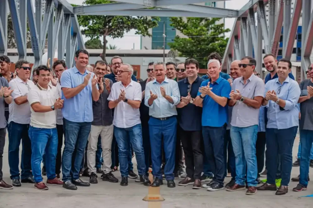 Prefeito Cícero Lucena inaugura ponte e autoriza pavimentação de mais 11 ruas no bairro São José