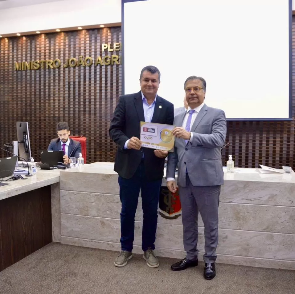 Presidente da FAMUP representa município em entrega de selo de transparência pelo TCE-PB