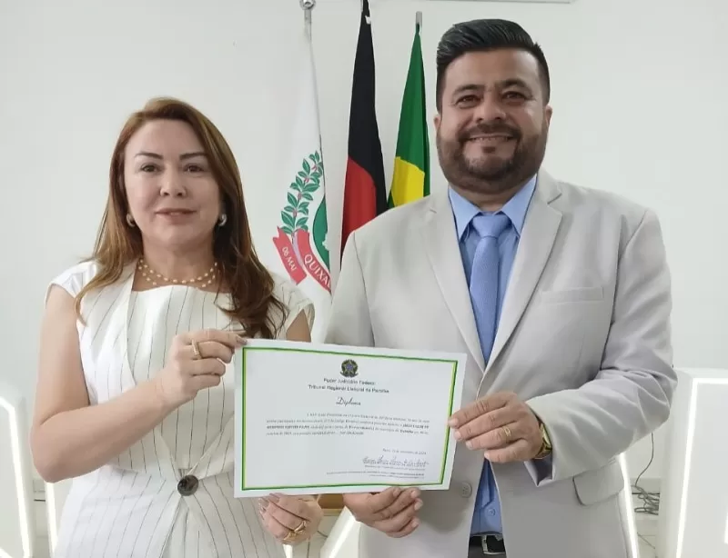 Allan Candeia toma posse como prefeito de Quixaba em cerimônia com lideranças e população