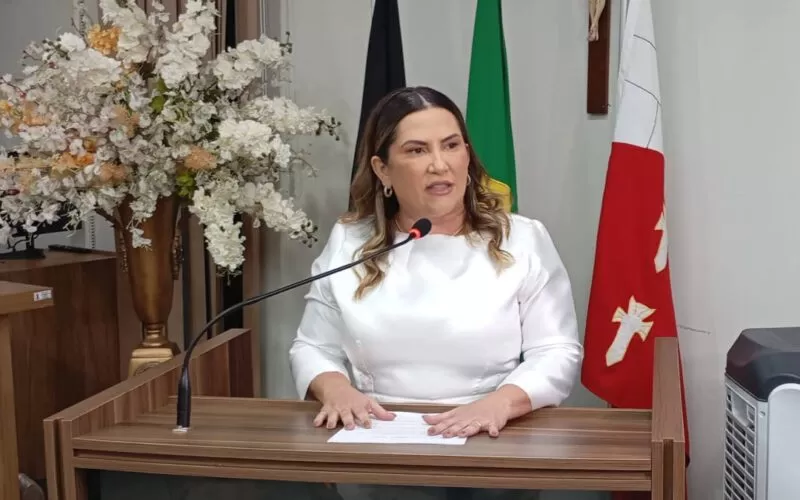 Corrinha Delfino assume comando da Prefeitura de Cajazeiras