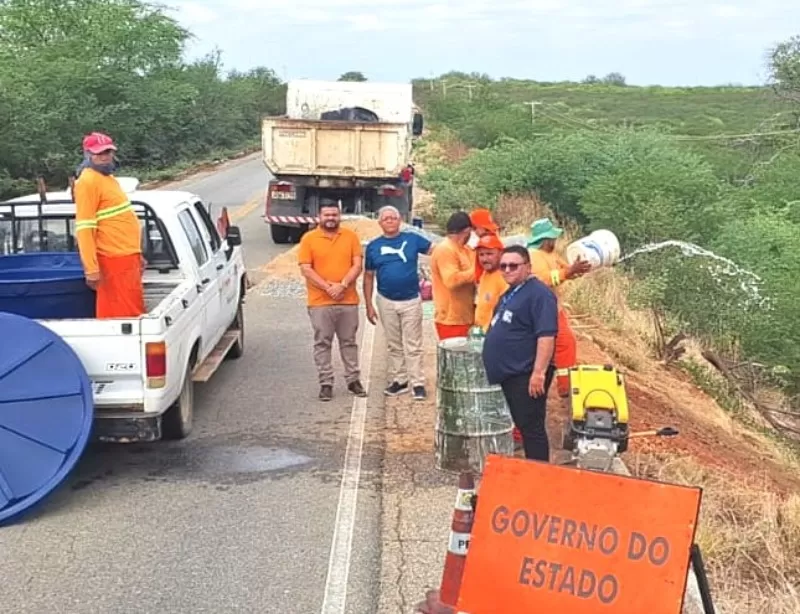 Prefeitura de Quixaba apoia DER em obra de restauração da PB-228