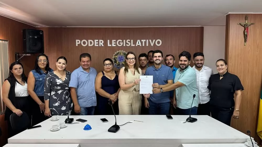 Prefeita de Bom Jesus anuncia nova escola com apoio do Governo do Estado