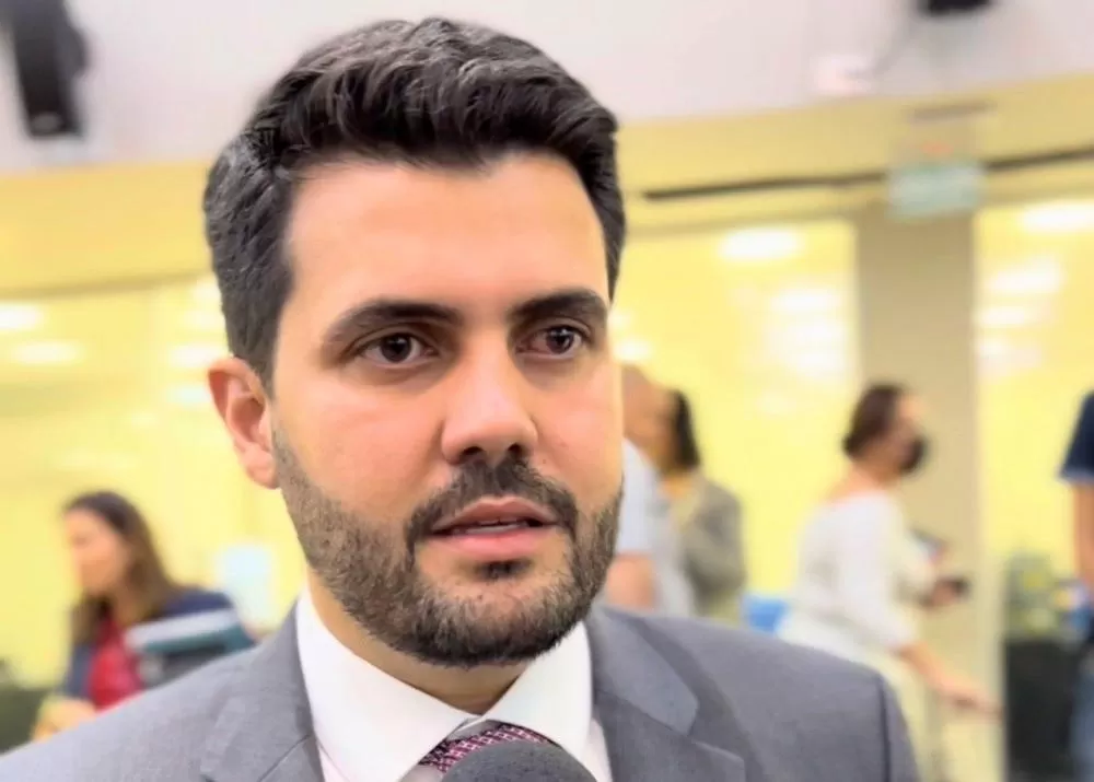 Wilson Filho afirma que escolas da Paraíba estão preparadas para seguir lei que proíbe celulares e aguarda orientação do governo