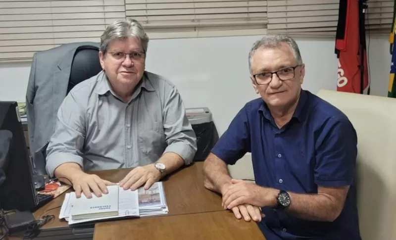 Deputado Galego Sousa retorna à base governista e sela paz com João Azevêdo