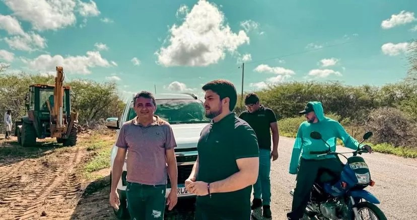 Prefeito de Riacho dos Cavalos acompanha limpeza da BR-317