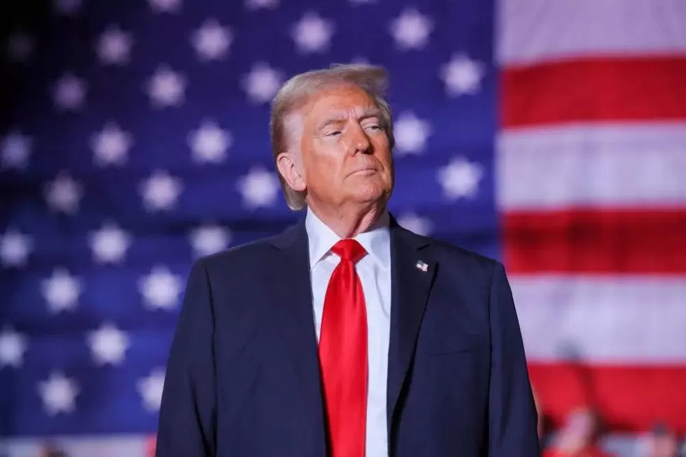 Trump inicia mandato com 47% de aprovação, mas perdão ao 6 de janeiro é impopular