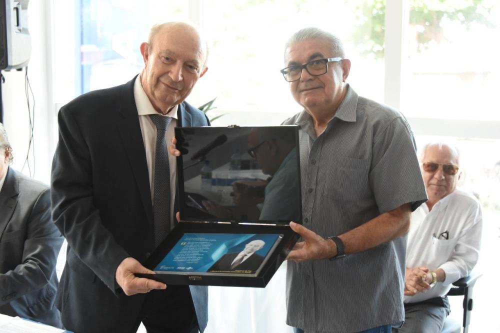 Presidente da FIEP é homenageado pelo Conselho Deliberativo do Sebrae