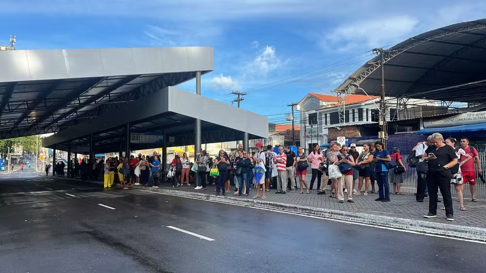 Motoristas de ônibus do transporte público entram em greve em João Pessoa