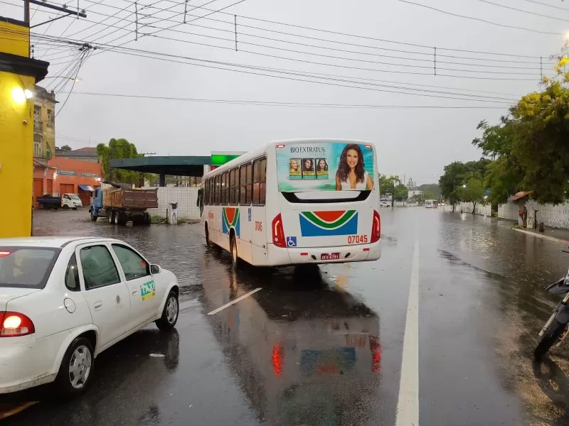 Chuvas intensas provocam alagamentos e transtornos em João Pessoa
