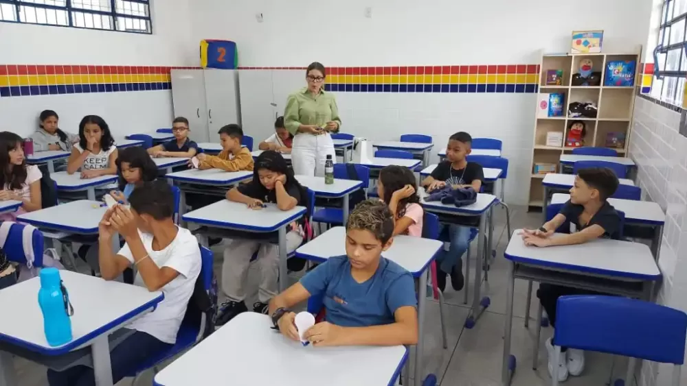 João Pessoa terá programa “Pé de Meia” municipal para alunos a partir do oitavo ano, revela Cícero Lucena