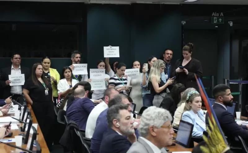 PL espera votação de proposta de anistia pelo 8/1 direto no plenário da Câmara