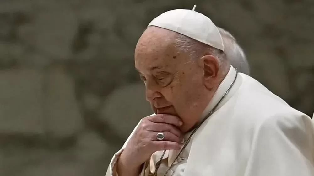 Papa não teve novas crises respiratórias e segue estável, diz Vaticano