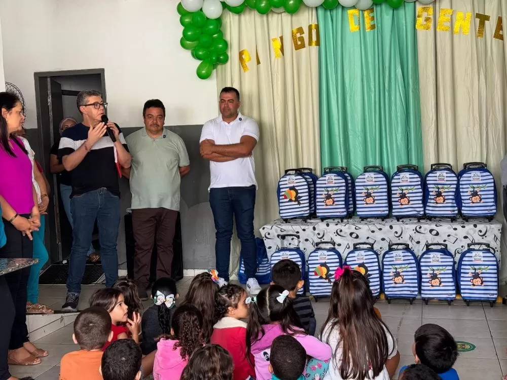 Prefeitura de Barra de Santa Rosa realiza entrega de materiais para alunos da rede municipal