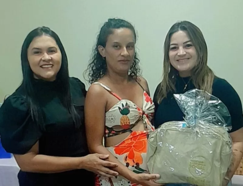 Prefeitura de São Jose de Espinharas homenageia mulheres do Criança Feliz