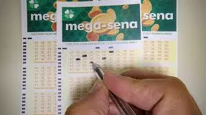 Mega-Sena acumula e próximo prêmio pode pagar R$ 14,5 milhões na terça-feira