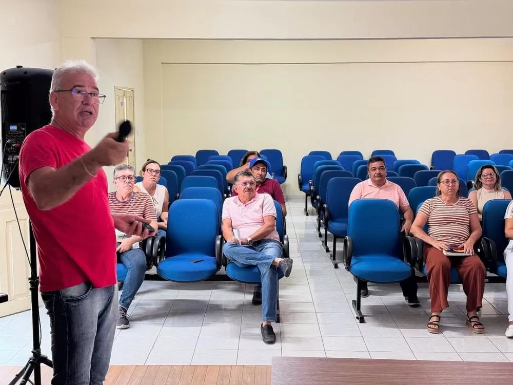 Prefeitura de Barra de Santa Rosa realiza reunião para fortalecer a educação no município