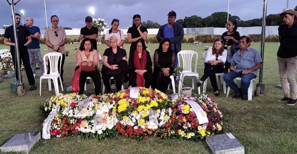 Forró se despede de um mestre: Antônio Barros é enterrado sob aplausos e música em João Pessoa