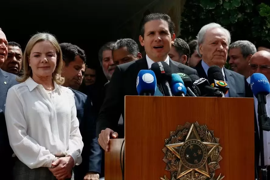 Presidente da Câmara, Hugo Motta, recebe PEC da Segurança Pública das mãos do ministro Ricardo Lewandowski