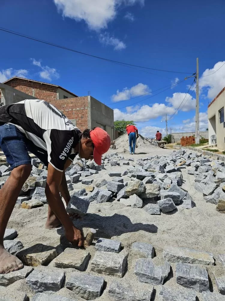 Prefeitura de Massaranduba inicia obra de calçamento da Rua José Barbosa de Menezes, no distrito de Santa Terezinha