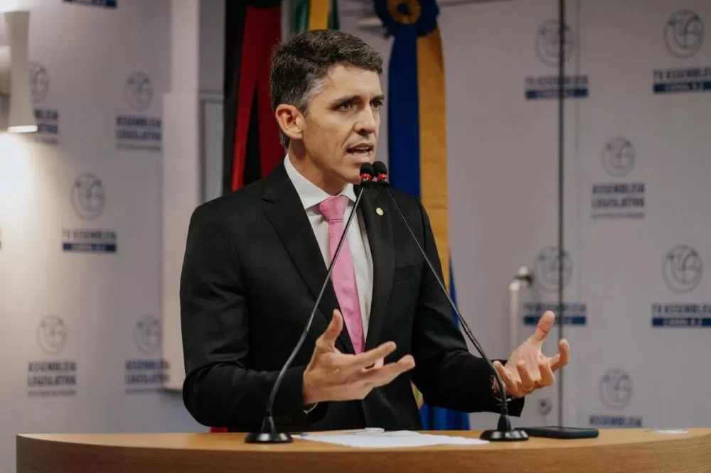 Tovar pede convocação de secretários para explicar aumento de impostos e falta de Refis para empresas