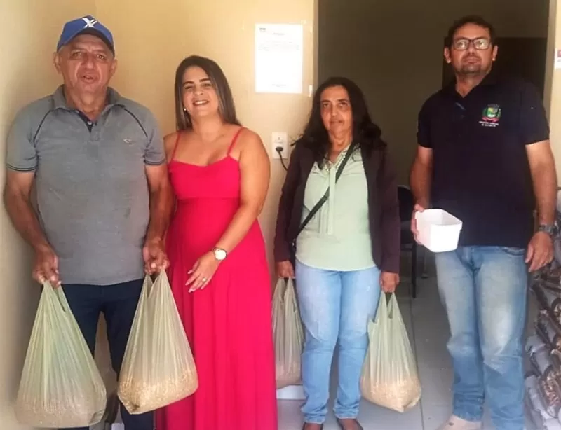 Quixaba planta futuro: Prefeitura inicia entrega de sementes para agricultores do município