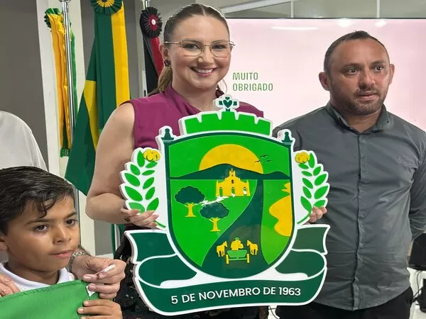 Prefeitura de Bom Jesus apresenta novo Brasão e nova bandeira em evento comemorativo