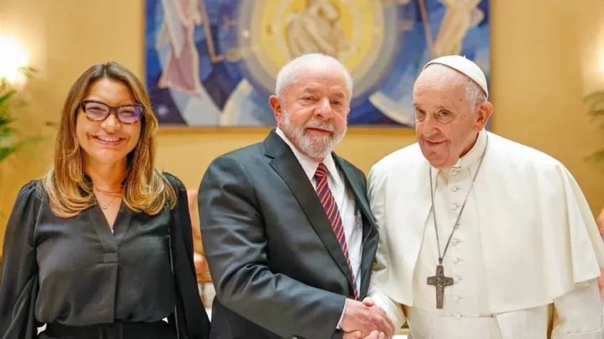 Lula e Janja confirmam presença no funeral do Papa Francisco em Roma