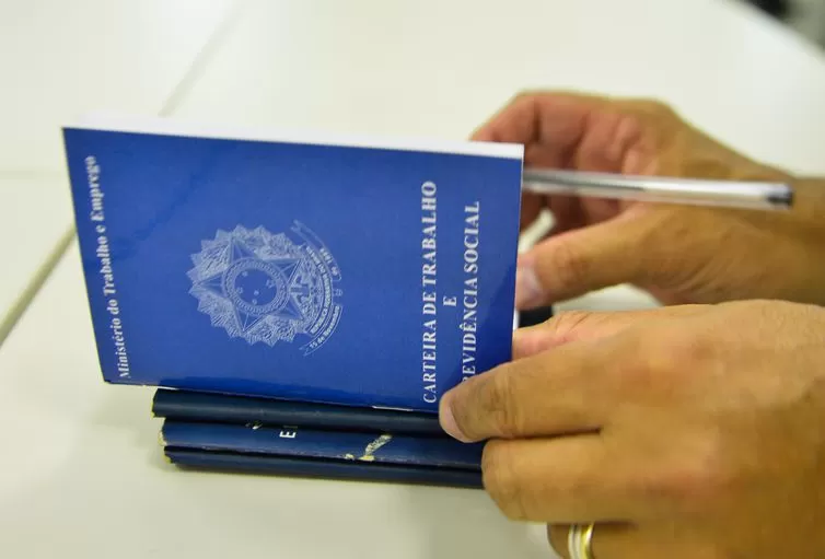 Paraíba oferece quase 750 vagas de emprego em 13 municípios do Estado; veja