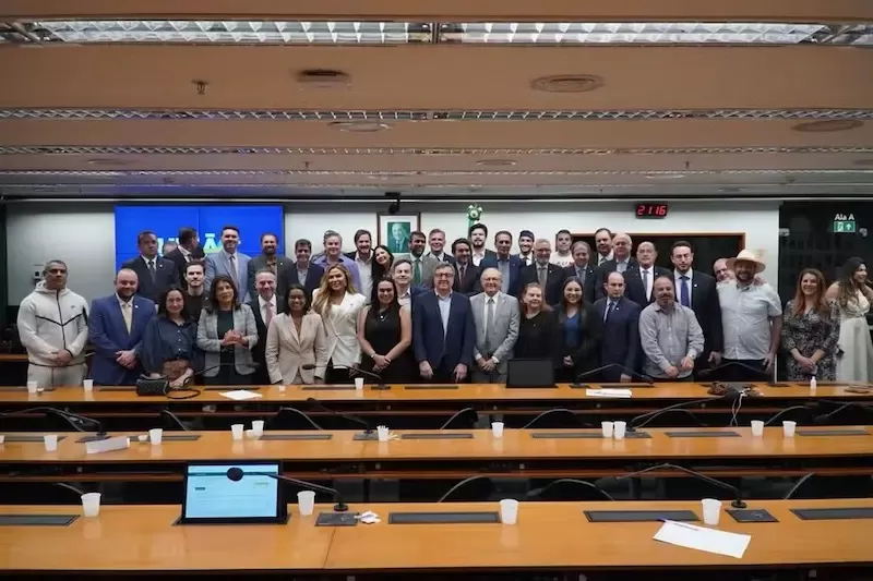 Deputados do União Brasil aprovam superfederação com o PP