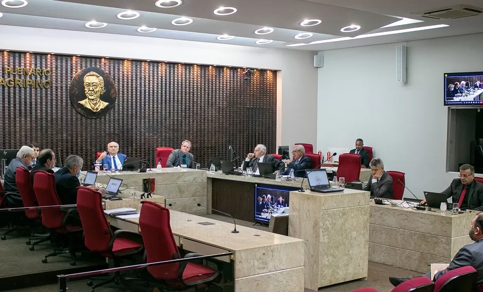 Posse de Alanna Galdino no TCE-PB é aprovada por unanimidade