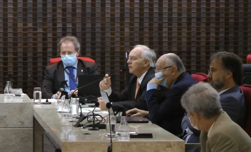 TCE adia julgamento das contas do governador para dia 13