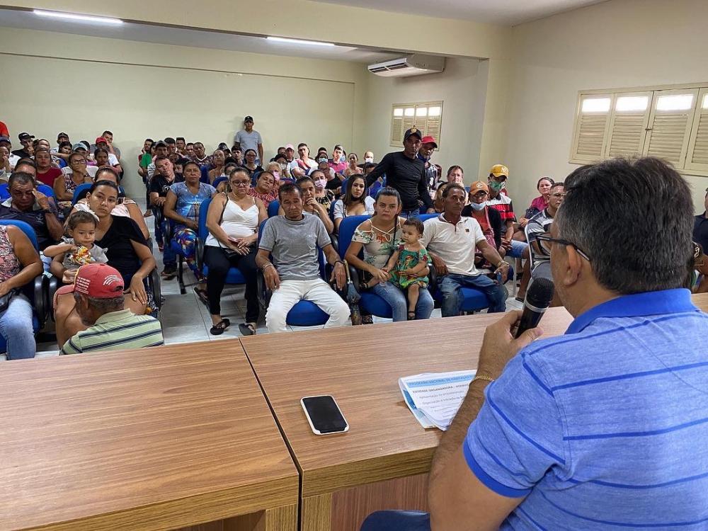 Prefeitura de Barra de Santa Rosa realiza reunião com agricultores para apresentar o Programa Nacional de Habitação Rural