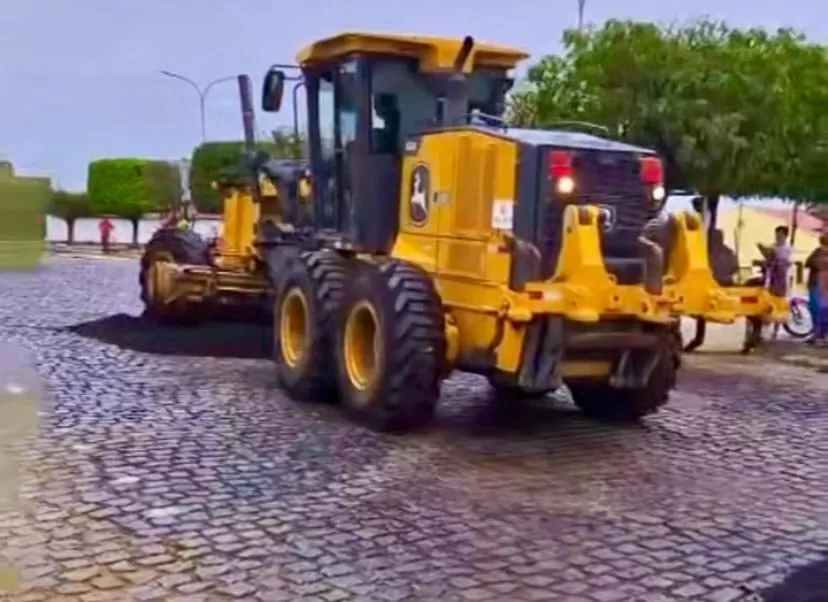 Prefeitura de Diamante inicia asfaltamento de importantes ruas da cidade com apoio do senador Veneziano