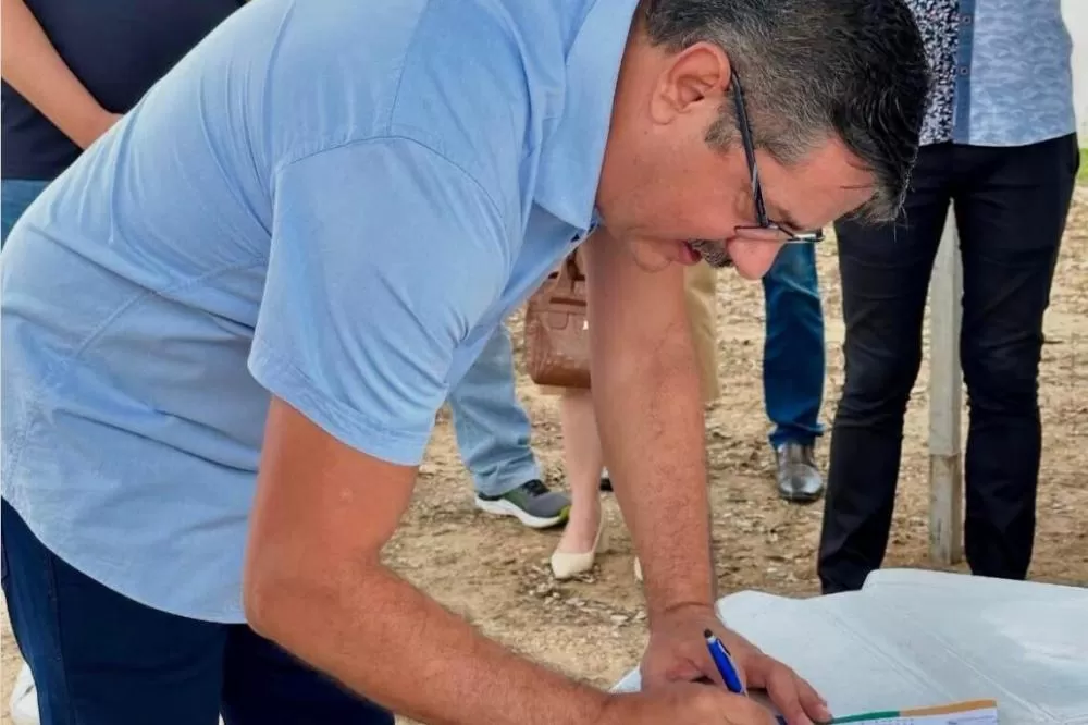 Prefeito Fernando Aires assina ordem de serviço para construção da sede do CRAS em Boa Vista