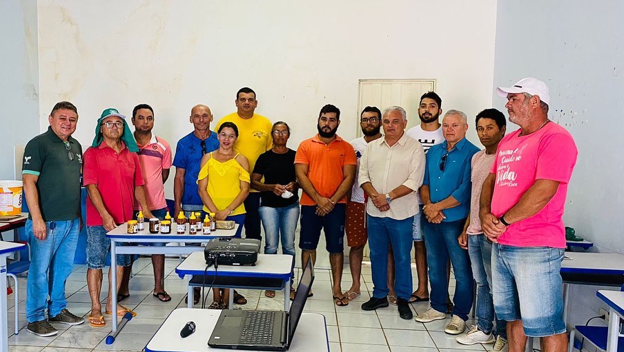 Trabalhadores rurais de Matureia participam de curso de Introdução à Apicultura