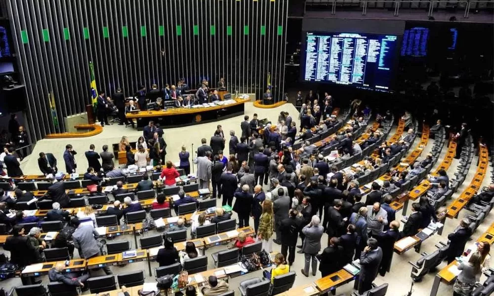 São João trava o Congresso: recesso informal paralisa votações na semana junina