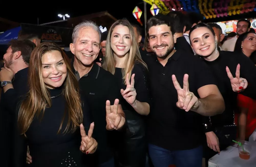 Em Riacho dos Cavalos, Nabor e Olivia prestigiam São João a convite do prefeito Arthur Vieira