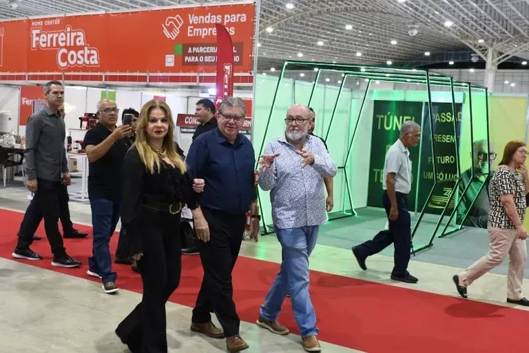 João Azevêdo visita Multifeira Brasil Mostra Brasil e destaca impacto econômico do evento em João Pessoa