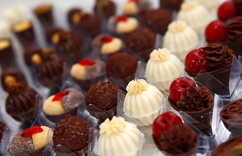 Prefeitura de Patos e SENAC oferecem curso gratuito de Chocolates e Doces Finos no CRAS do Jatobá